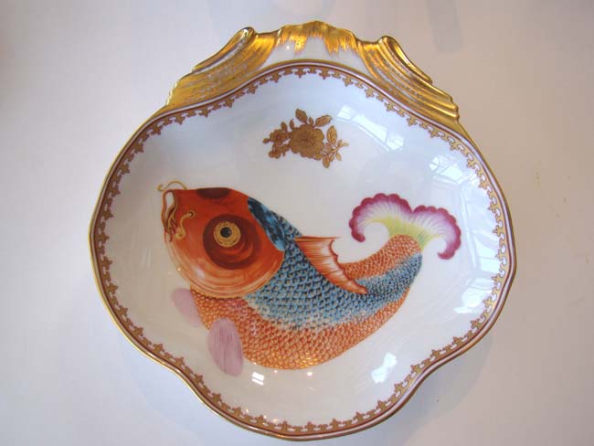 A magnifiscent Chinese Export pattern "Carp" dish made by Mottahedeh